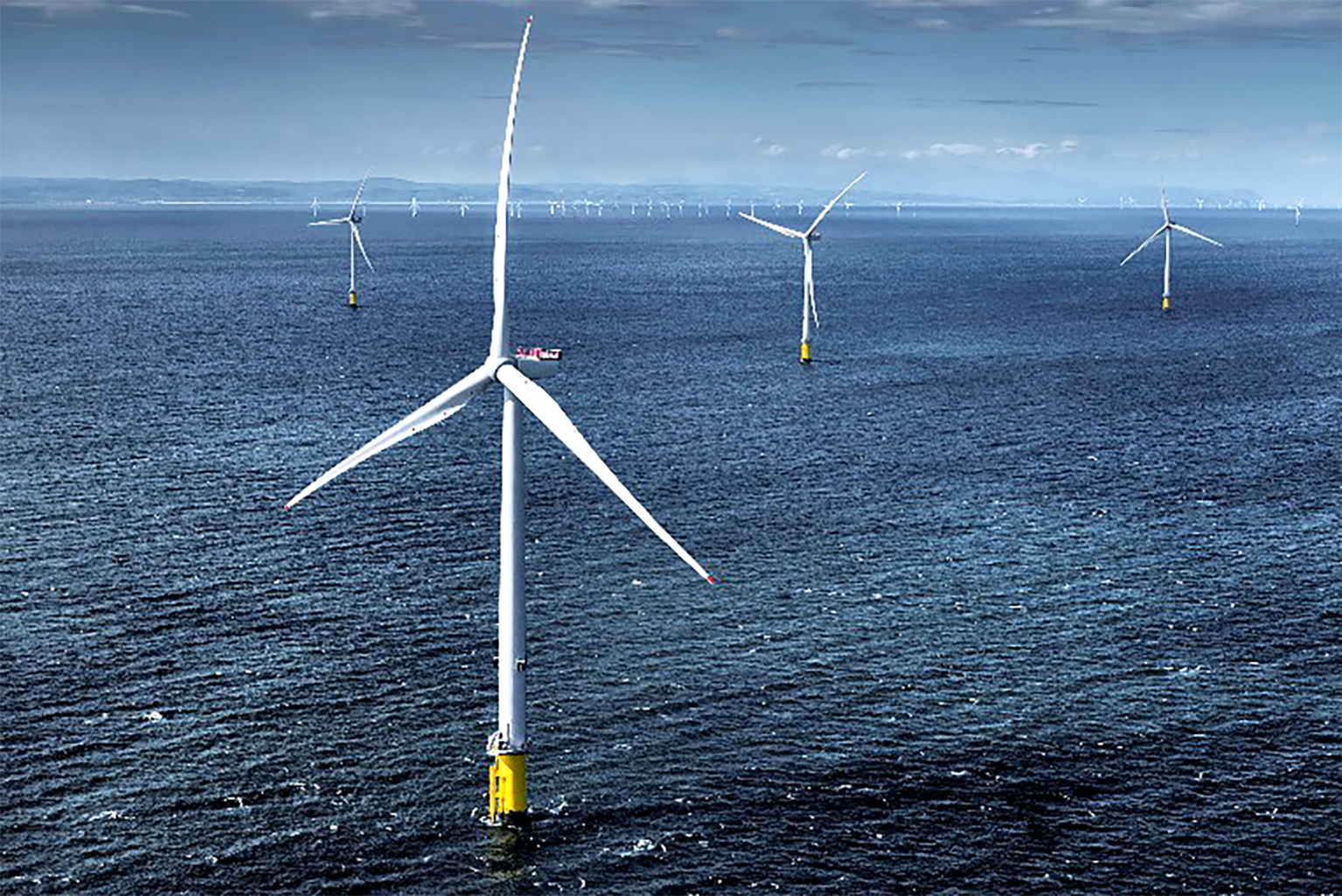 写真1　英国のBurbo Bank Extension洋上風力発電所（2017年5月運開，V164 8MW×32基＝254.2MW，写真提供：MVOW）
